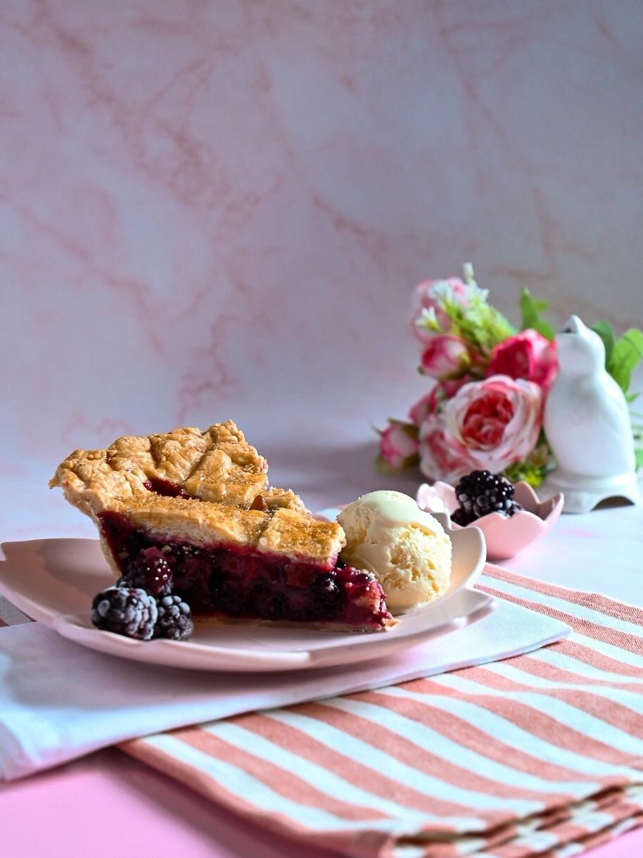 A Blackberry Rhubarb Pie for the Season