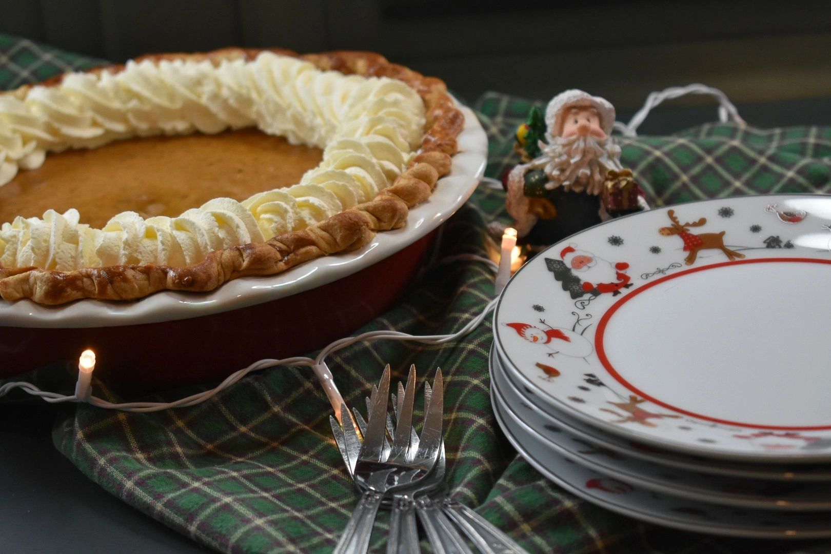 Cosy Autumn Pumpkin Pie with Tea-Infused Whipped Cream